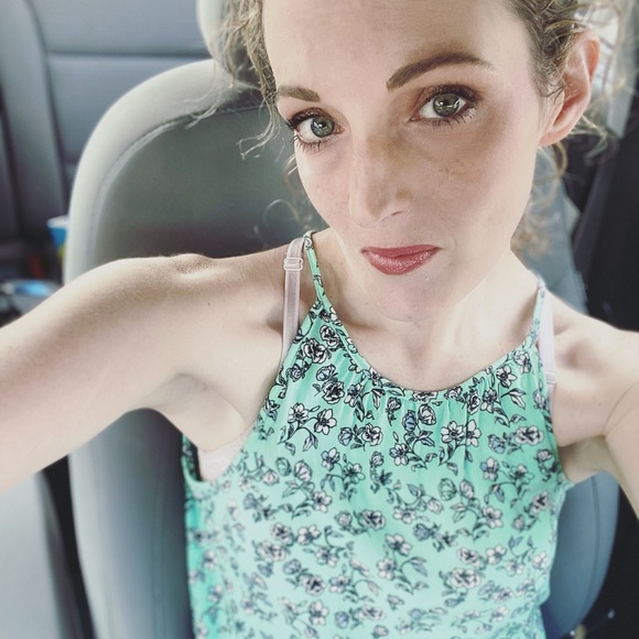 Meet your Posher, Lisa - Picture 2 of 4